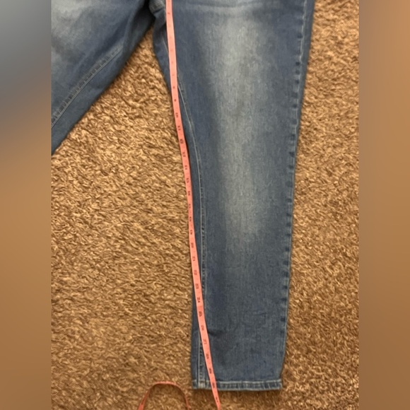 Boden Light Blue Relaxed Men's Jeans - Picture 8 of 9